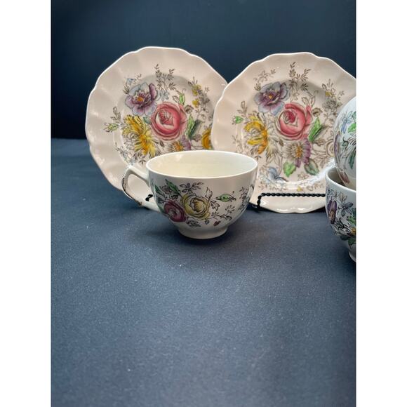 Set of Vintage Sheraton Tea Cups and Saucers by Johnson Brothers - Picture 5 of 9